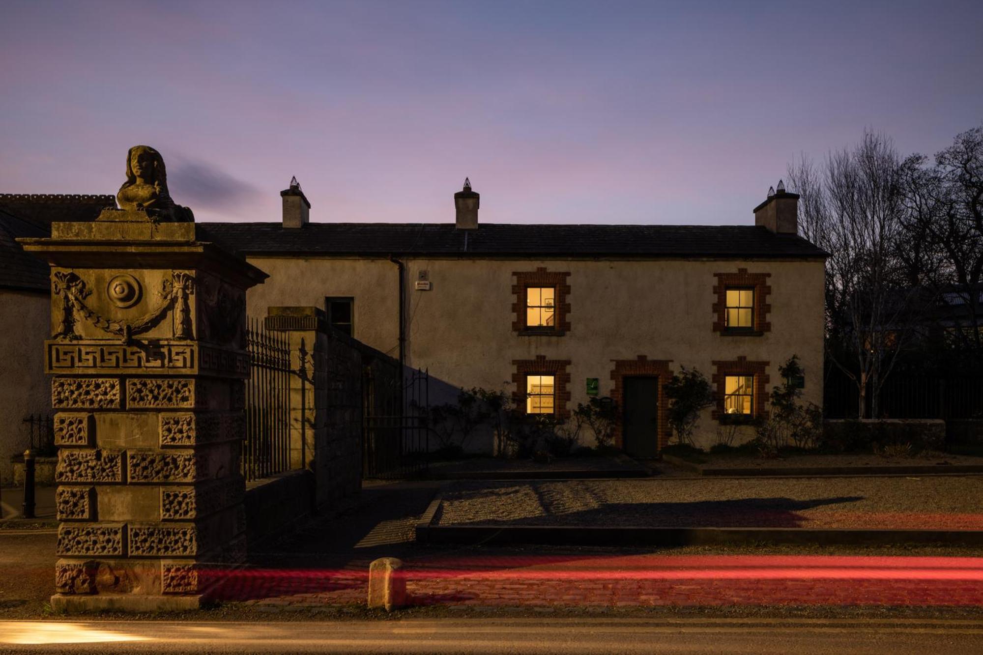 Вилла Castletown Gate House Келбридж Экстерьер фото